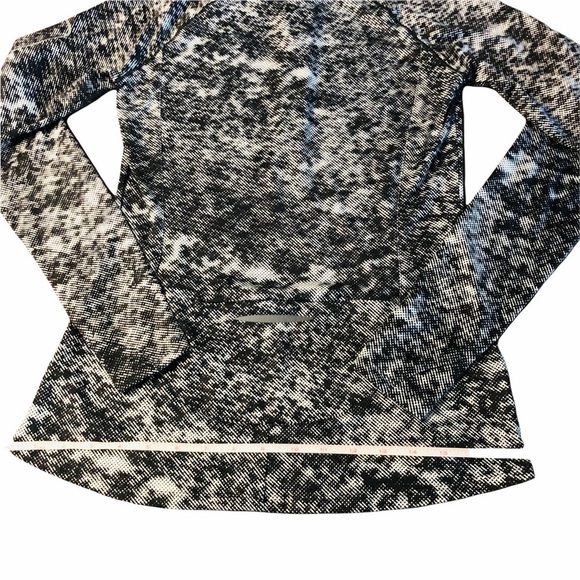 UNDER ARMOUR - WOMENS BLACK & WHITE PULLOVER - Picture 7 of 12